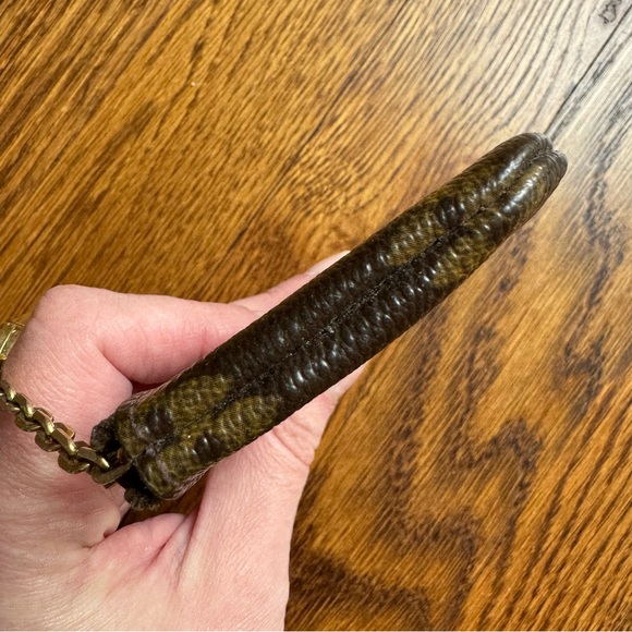 ❤️SOLD❤️ Louis Vuitton Groom Bell Boy Key Cles (w/ COA) - Picture 8 of 11